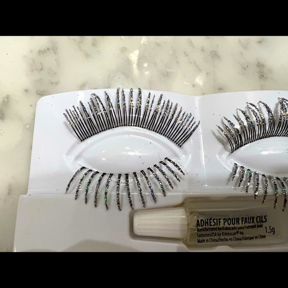 FREE 🆓 with Any Two Purchases - Silver Glitter False Eyelashes - Picture 8 of 11